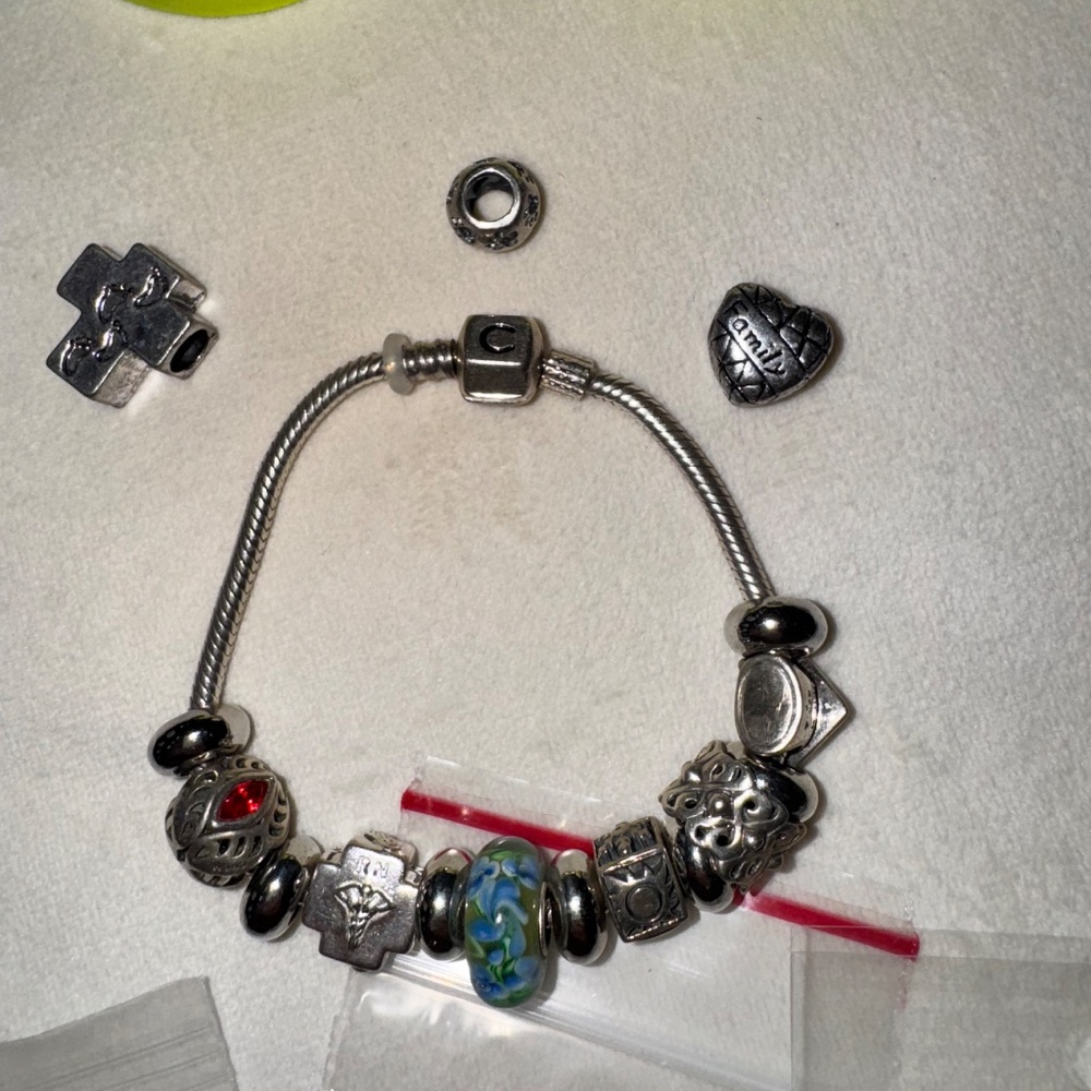 Chamilia charm bracelet - Picture 2 of 8
